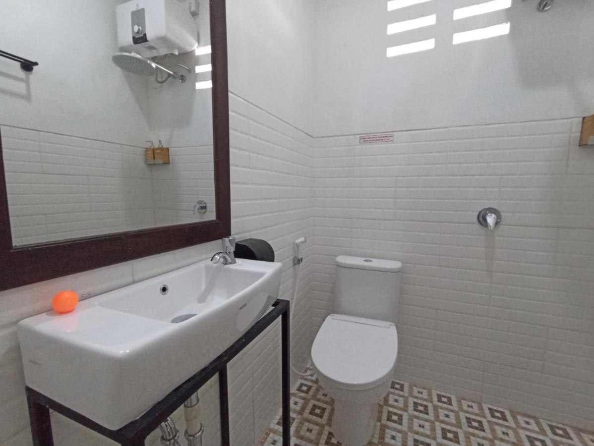 Mruyung Guest House Kota Lama Banyumas Mitra Reddoorz エクステリア 写真