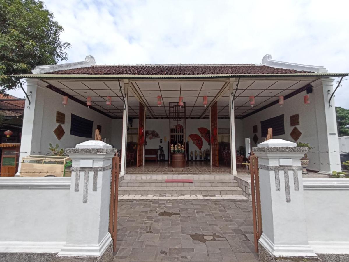 Mruyung Guest House Kota Lama Banyumas Mitra Reddoorz エクステリア 写真